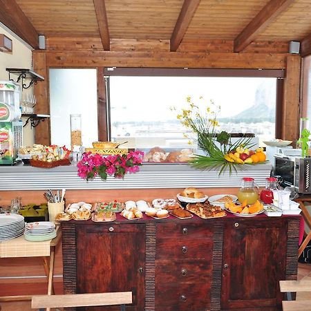 Rooms And Breakfast Zefiro 산비토로카포 외부 사진