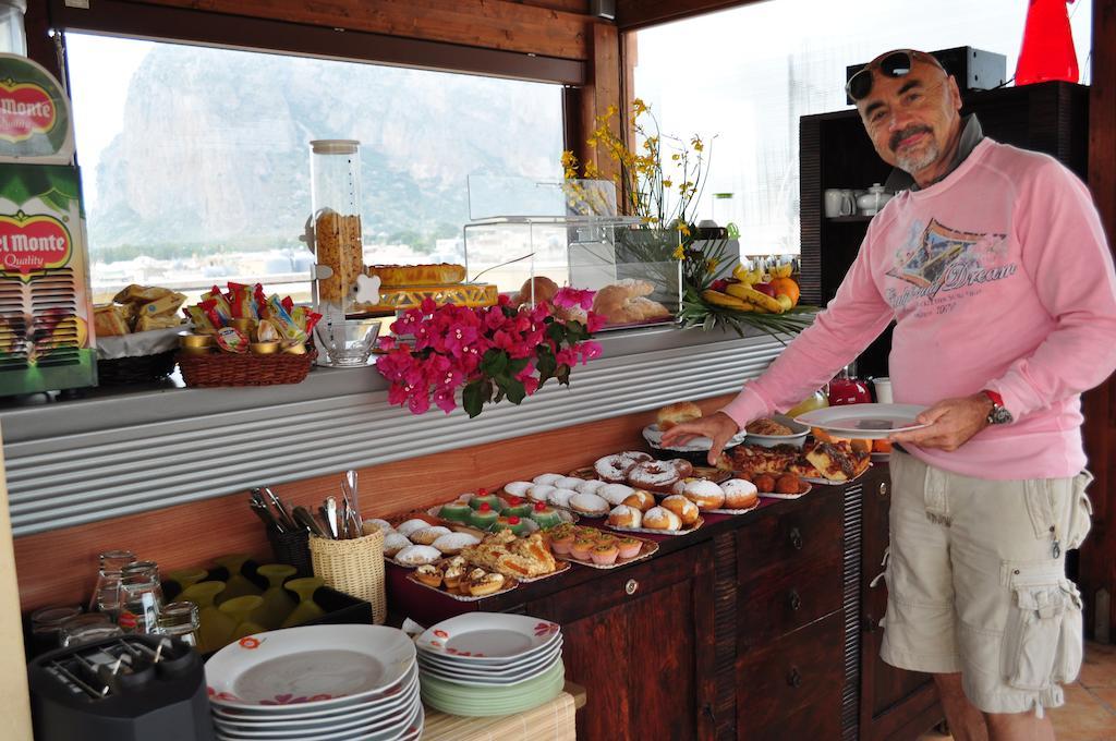 Rooms And Breakfast Zefiro 산비토로카포 외부 사진